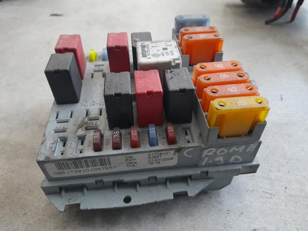 CENTRALINA PORTA FUSIBILI FIAT Croma 2° Serie 51738101 diesel 1.9 (0507)
