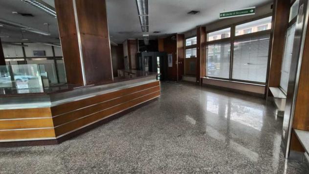 Oltre 3 vetrine in affitto a Cinisello Balsamo - Foto 13