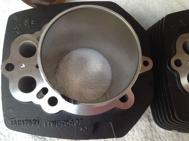 Cilindri Completi di Pistoni + Bielle + aste + Bilancieri Motore Guzzi V85 E5 - Foto 6
