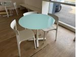 Tavolino in vetro e sedie Calligaris in perfette condizioni