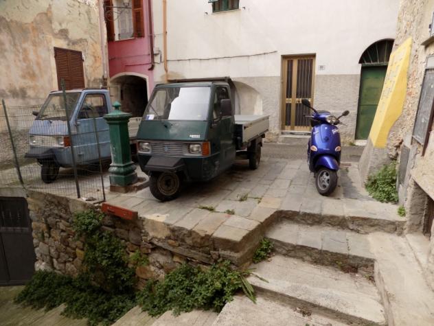 VENDESI A COSTA D'ONEGLIA IN CENTRO PAESE , CASETTA SU DUE PIANI , DA RISTRUTTURARE - Foto 8