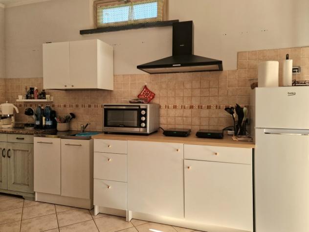 RONCHI, località Poveromo, porzione di bifamiliare in contesto residenziale tranquillo e vicino al mare. L'immobile si distingue per giardino su tre l - Foto 8