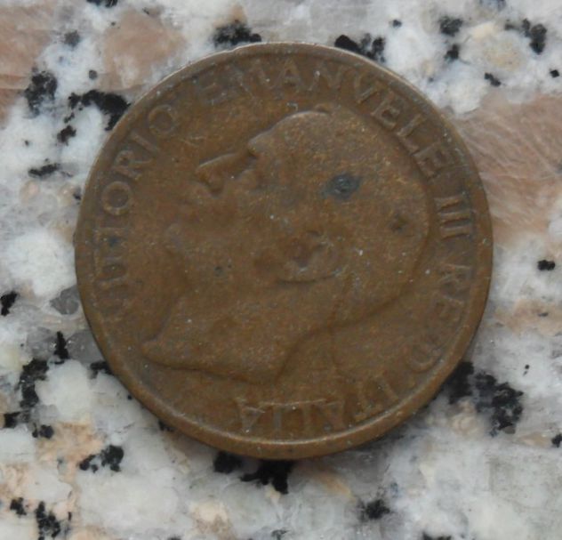 MONETA DA 10 CENTESIMI APE DEL 1920 REGNO DI VITT. EMANUELE III° - DIFETTO - - Foto 2