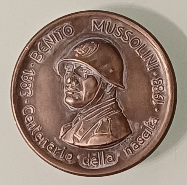 Medaglia commemorativa di Benito Mussolini, emessa in occasione del centenario d