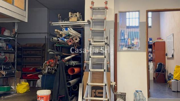 Spazio C3 con accesso furgoni, soppalco e ufficio - Foto 5