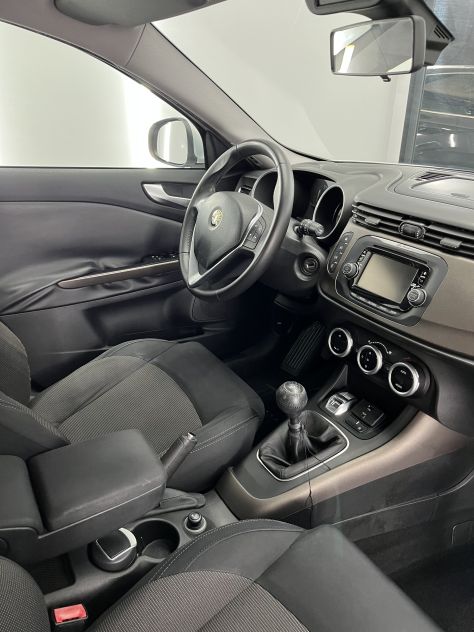 Alfa Romeo Giulietta 1.6 JTDM Distinctive 2015 - Foto 9