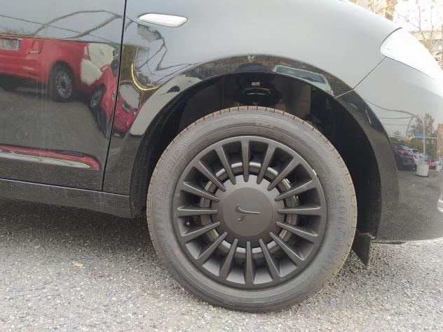 Lancia Ypsilon 1.0 FireFly 5 porte S&S Hybrid Silver - Foto 9