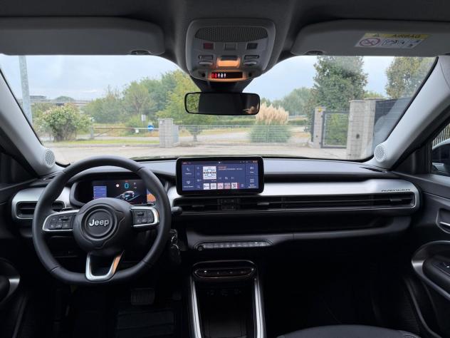 Jeep Avenger e-Hybrid 1.2 MHEV e-Hybrid Turbo Altitude - Foto 8
