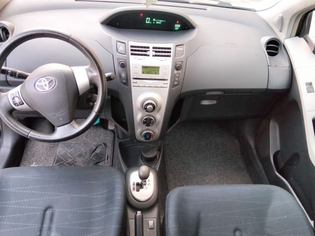 toyota yaris 1.0 automatica - Foto 2