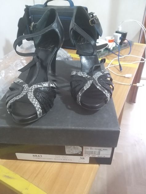 scarpe con tacco malu in pelle capretto nero e pitone grigio donna n 38. Usate - Foto 7