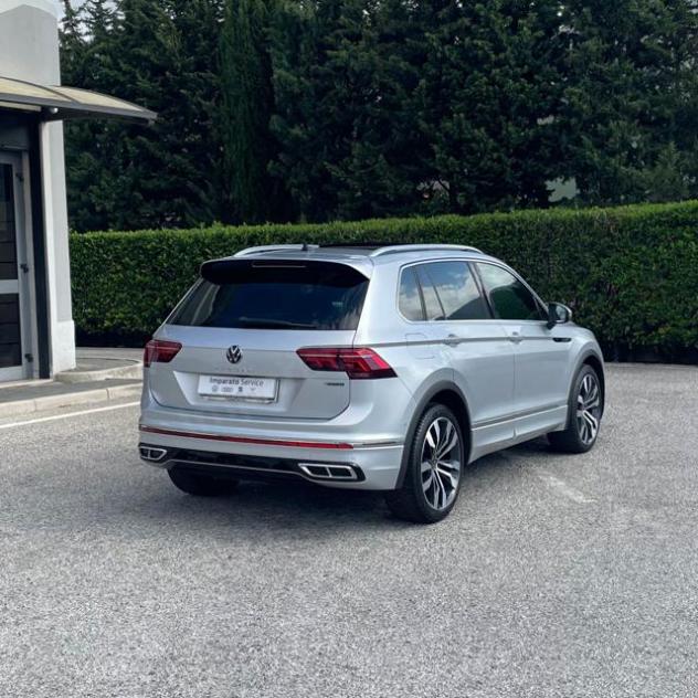 VOLKSWAGEN Tiguan 2.0 TDI SCR DSG R-Line 4Motion 110KW/150CV rif. 24126398 - Foto 6