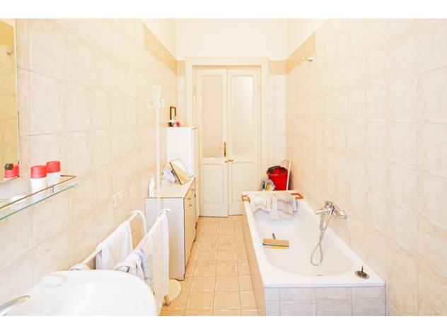 PORZIONE DI CASA DI CORTE CON BOX E LOCALI ACCESSORI - Foto 10
