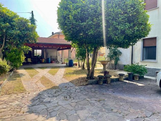 VILLA SINGOLA BIFAMIGLIARE COMPOSTA DA 2 QUADRILOCALI - GIARDINO - Foto 2