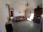 VENDESI A VILLA VIANI ALLOGGIO DI TRE VANI CON CANTINA DA RISISTEMARE