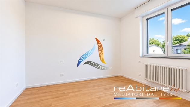 ELEGANTE VILLA SINGOLA CON GIARDINO PRIVATO E BOX – RESIDENCE ARESE 4 - Foto 13