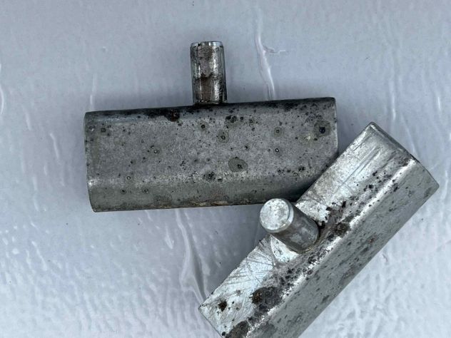 Perni, cerniere, ganci per fissare macchina da cucire sul tavolo - Foto 2