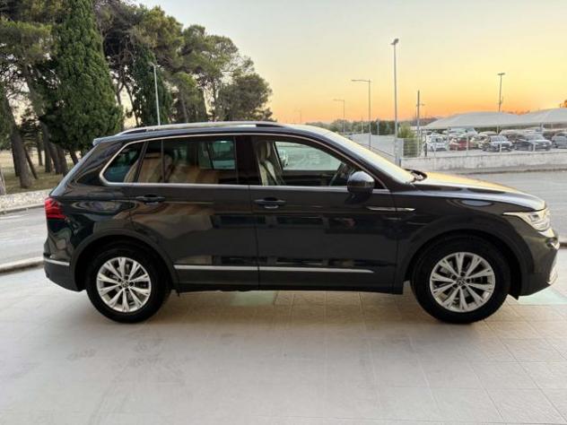 VOLKSWAGEN Tiguan 2.0 TDI 150 CV SCR DSG Life rif. 23947221 - Foto 4