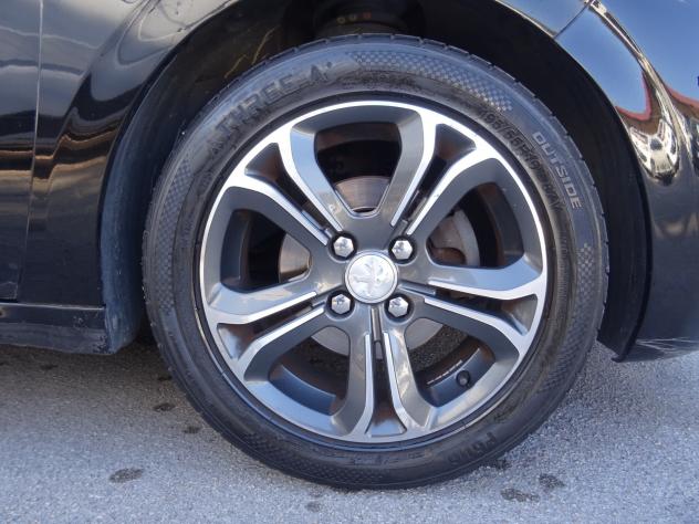 Peugeot 208 1.4 95 CV 5p. ( ( ( G P L ) ) ) - Foto 10