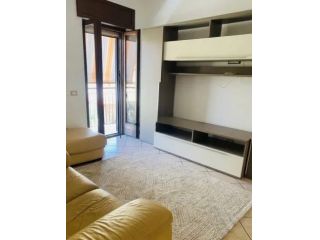 GUIDONIA TRILOCALE ARREDATO CON BALCONE