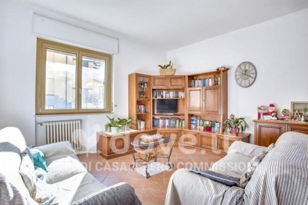 Villa di 240 m² con 4 locali e box auto doppio in vendita a Carnago - Foto 2