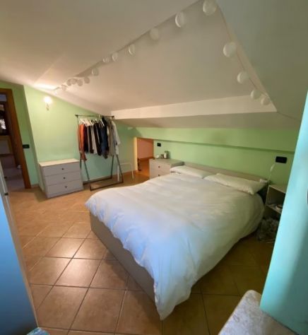 FINOCCHIO AMPIO APPARTAMENTO CON TERRAZZO.