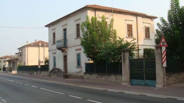 VILLA SINGOLA INIZIO 1900 CON GRANDE GIARDINO - 04