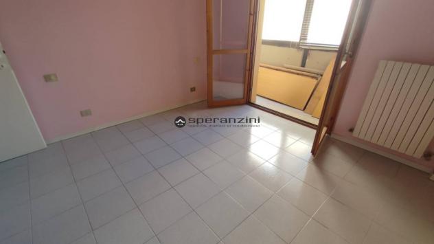 Fossombrone proponiamo in vendita in una zona residenziale e tranquilla, appartamento al piano terra di circa 80 mq scoperto esclusivo.
l'appartamento - Foto 14