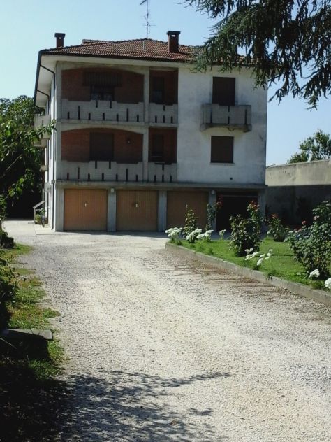 VENDO INTERO FABBRICATO DA CIELO A TERRA CON TERRENO - Foto 3