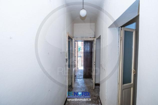 RIF. CC6262 - VALLE SALIMBENE - Villa indipendente suddivisa in due appartamenti, box auto, due cantine, ripostiglio e cortile privato. - Foto 10