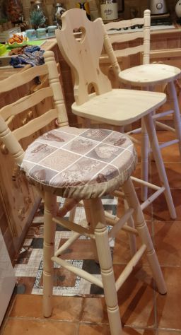 Sgabello tirolesi per casa in pino grezzo