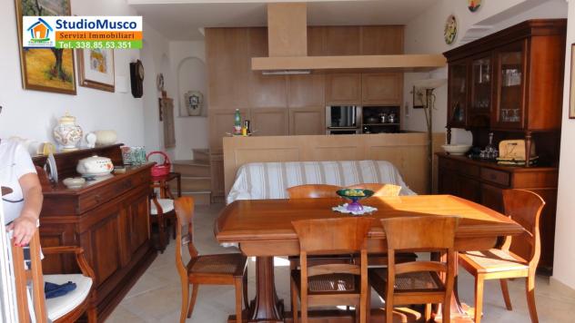 Studio Musco vende a Capri, via Dalmazio Birago, interessante appartamento, al secondo ed ultimo piano. L' appartamento è di circa 100mq coperti e ci - Foto 15