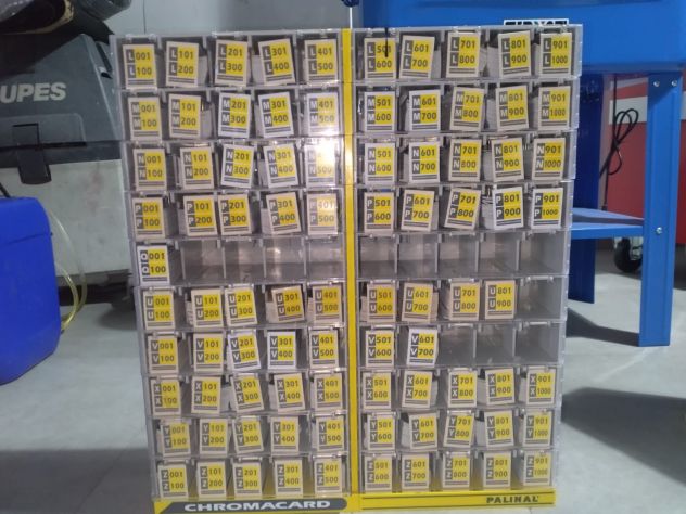box colorimetrici contenenti mazzette con cartellini tinte e codici verni auto - Foto 2