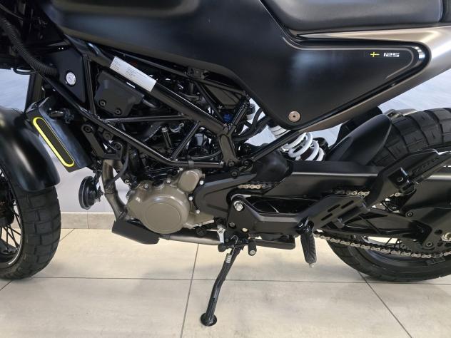 Husqvarna Svartpilen 125 09/2023 - Km 14300 - Foto 8