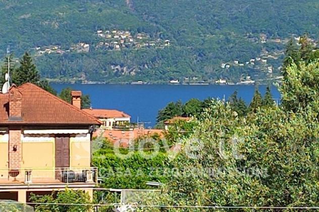 Villa di 145 m² con 4 locali e box auto doppio in vendita a Porto Valtravaglia