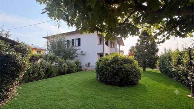 Villa scolo 560 - Splendida Villa Bifamiliare con Ampio Giardino – Ideale per due nuclei familiari!
