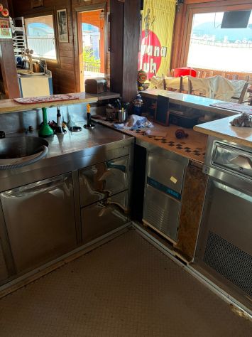 BLOCCO ATTREZZATURE CUCINA E BANCO BAR – PARI AL NUOVO - Foto 5