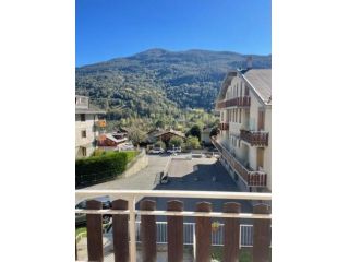 MONOLOCALE CON BALCONE PANORAMICO, POSTO AUTO IN GARAGE CONDOMINIALE, SKI BOX
