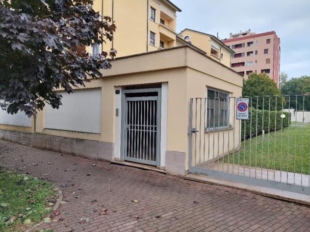 MONZA Cederna - ampio deposito con ingresso indipendente - Foto 3