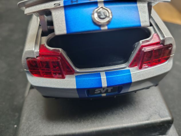 Modellino scala 1:18 del 2008 ford Shelby GT500KR introvabile - Foto 6