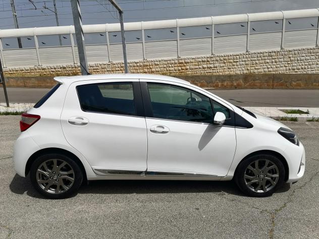 Toyota Yaris 1.4 D 90cv 5 porte LOUNGE 12/2017 - Foto 5