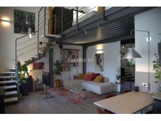 Bilocale di 80 mq su due livelli con giardino privato e terrazzo, disponibi …