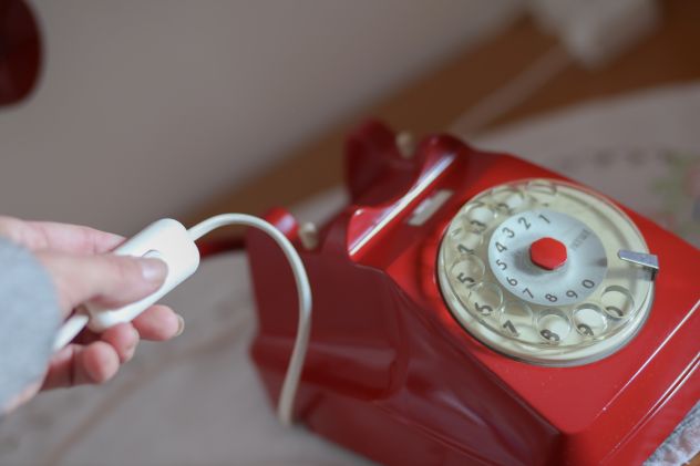Lampada da tavolo realizzata artigianalmente con vero telefono SIP - Foto 5