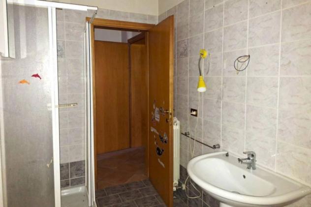 Immobile in asta di 228 m² con più di 5 locali e box auto in vendita a Gualdo Tadino - Foto 12
