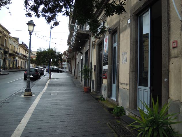 CODICE 5891 BOTTEGA INDIPENDENTE SU VIA V. EMANUELE III A BELPASSO
