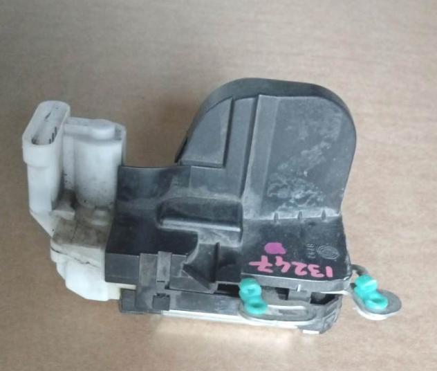 SERRATURA PORTA ANT.S. 6 PIN ALFA ROMEO 147 (W8) 999-U13247 Carrozzeria  Lamierati esterni  Porte  Serratura porta a ALFA ROMEO - 147 - 01-08-2000 - 0