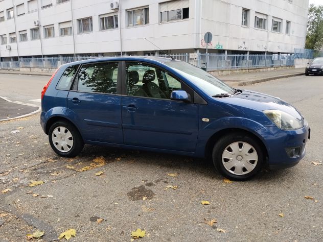 Vendo Ford Fiesta