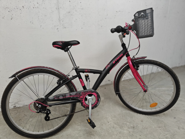 Bicicletta bambina/ragazza B-Twin 24" nero/fucsia con cestino