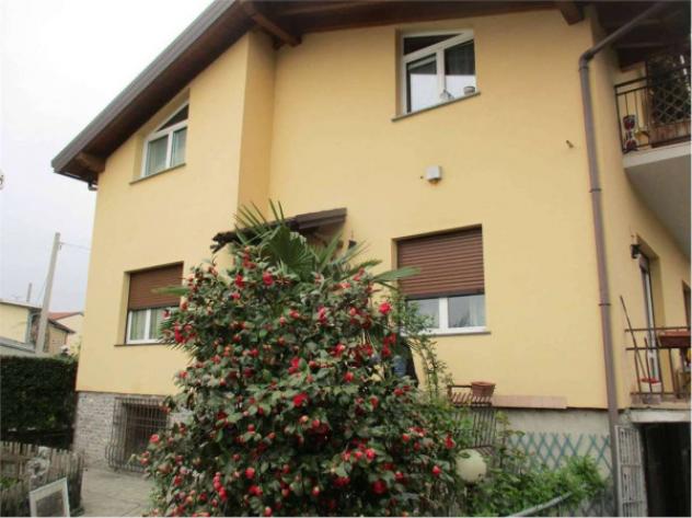 Casa indipendente di 200 m² con più di 5 locali e box auto in vendita a Castello di Brianza - Foto 2