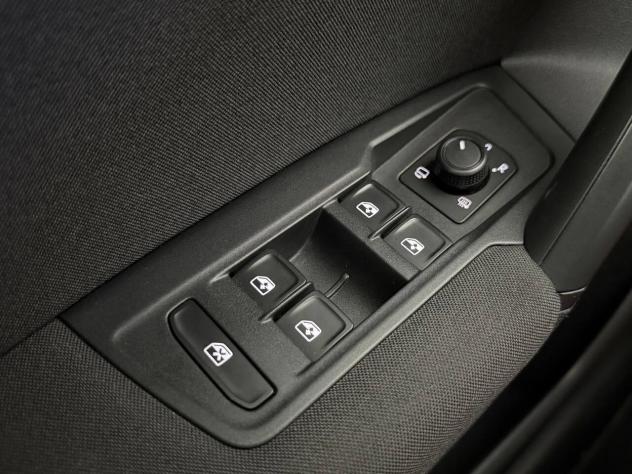 Volkswagen Tiguan 2.0 TDI 150 CV SCR DSG Life - Foto 9