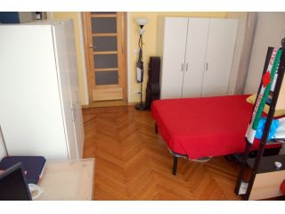 Affitto singola con balcone a ragazza lavoratrice